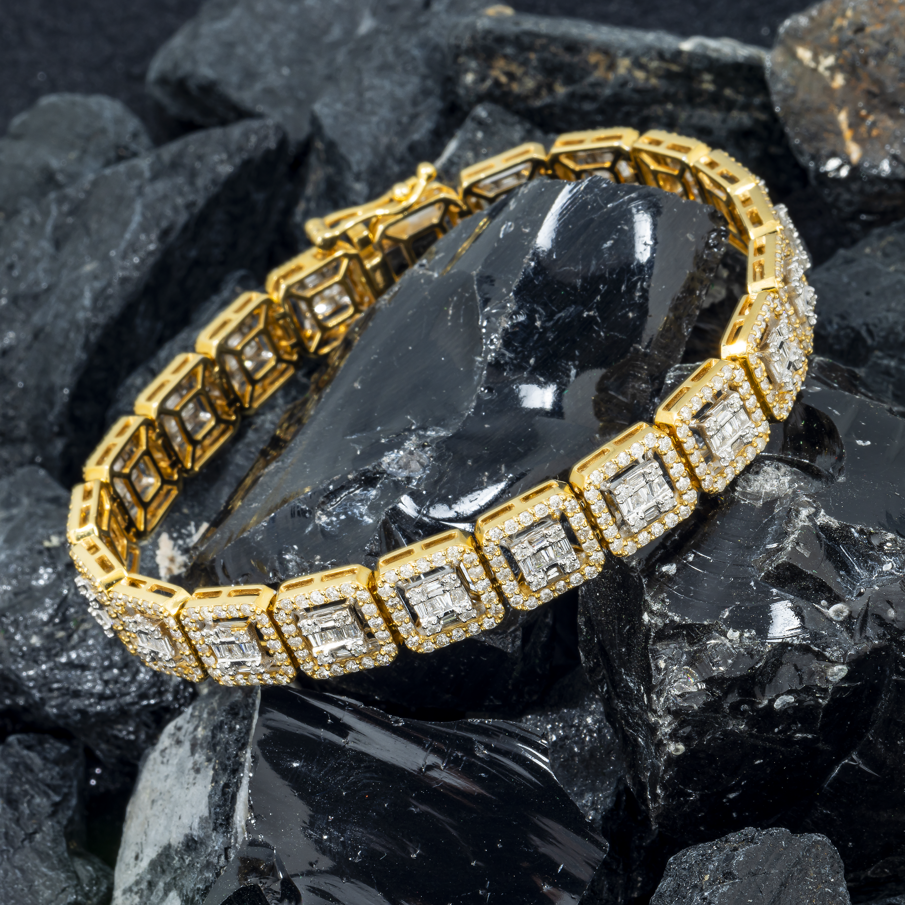10K GOLD BAGUETTE AND ROUND DIAMONDS SQUARE SHAPED BRACELET 7.47 CT