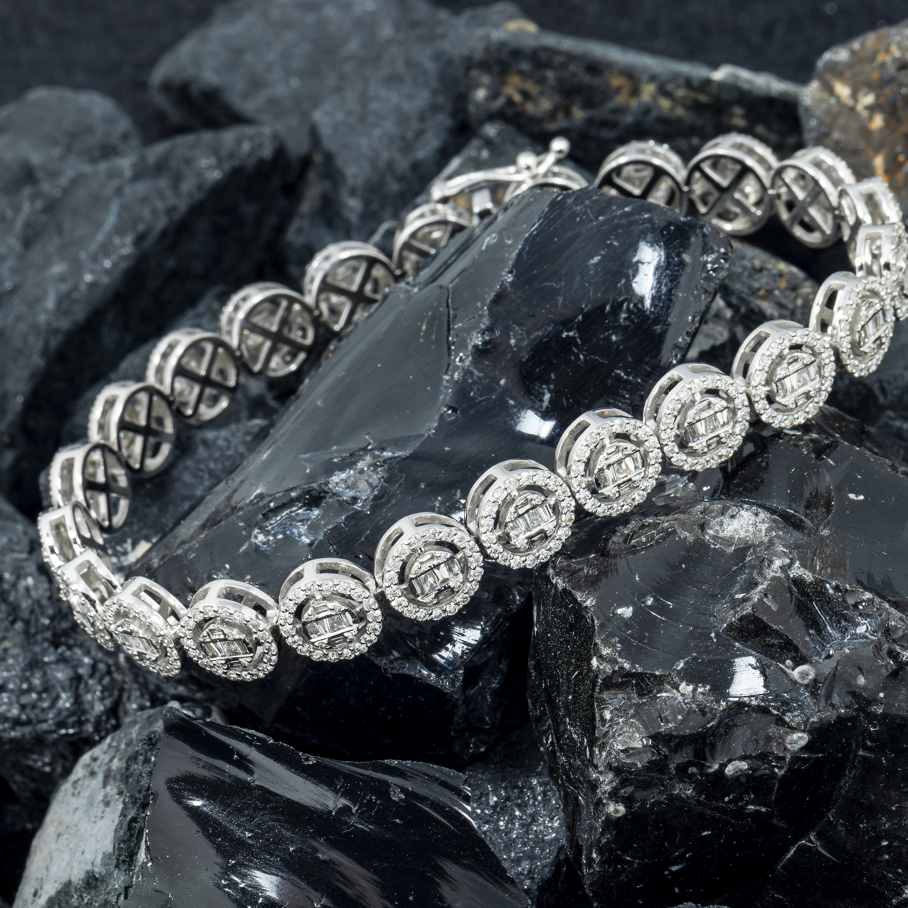 10K GOLD BAGUETTE AND ROUND DIAMONDS CIRCULAR SHAPED BRACELET 4.38 CT