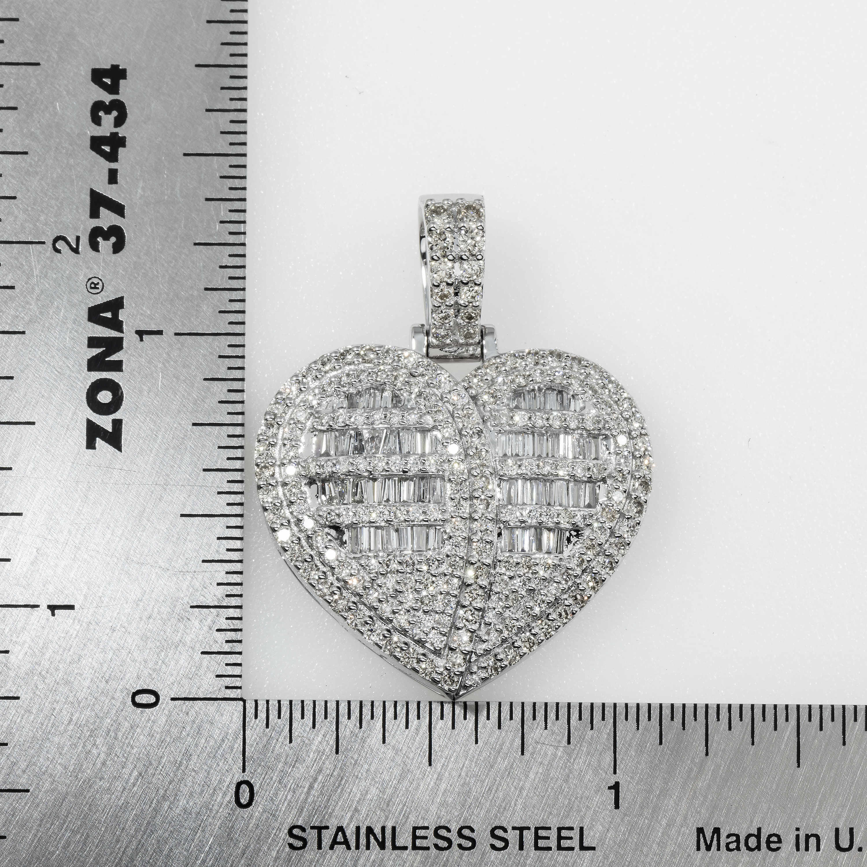 10K GOLD BAGUETTE AND ROUND DIAMOND HEART PENDANT 2.23 CT