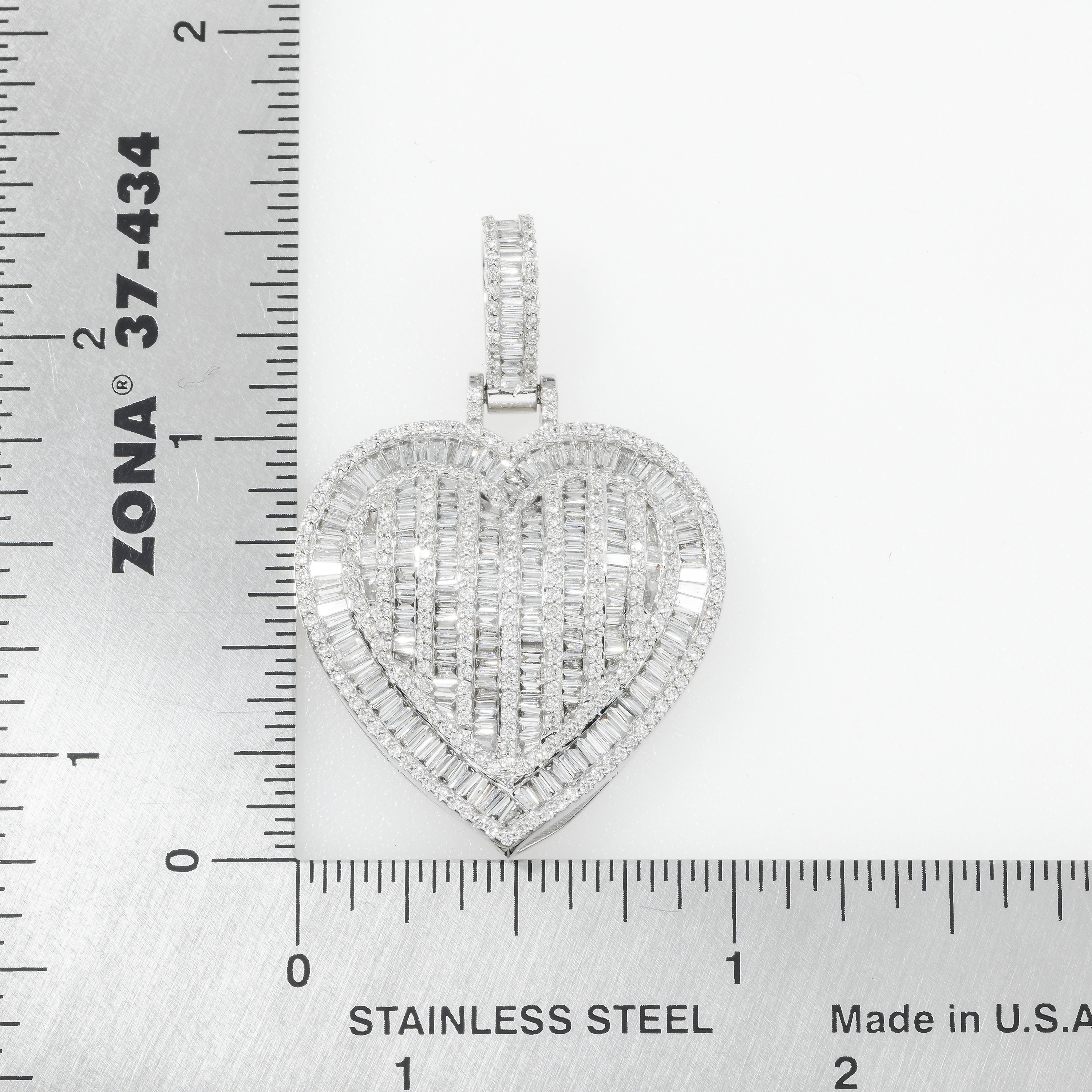 14K GOLD BAGUETTE AND ROUND DIAMOND HEART PENDANT 2.38 CT