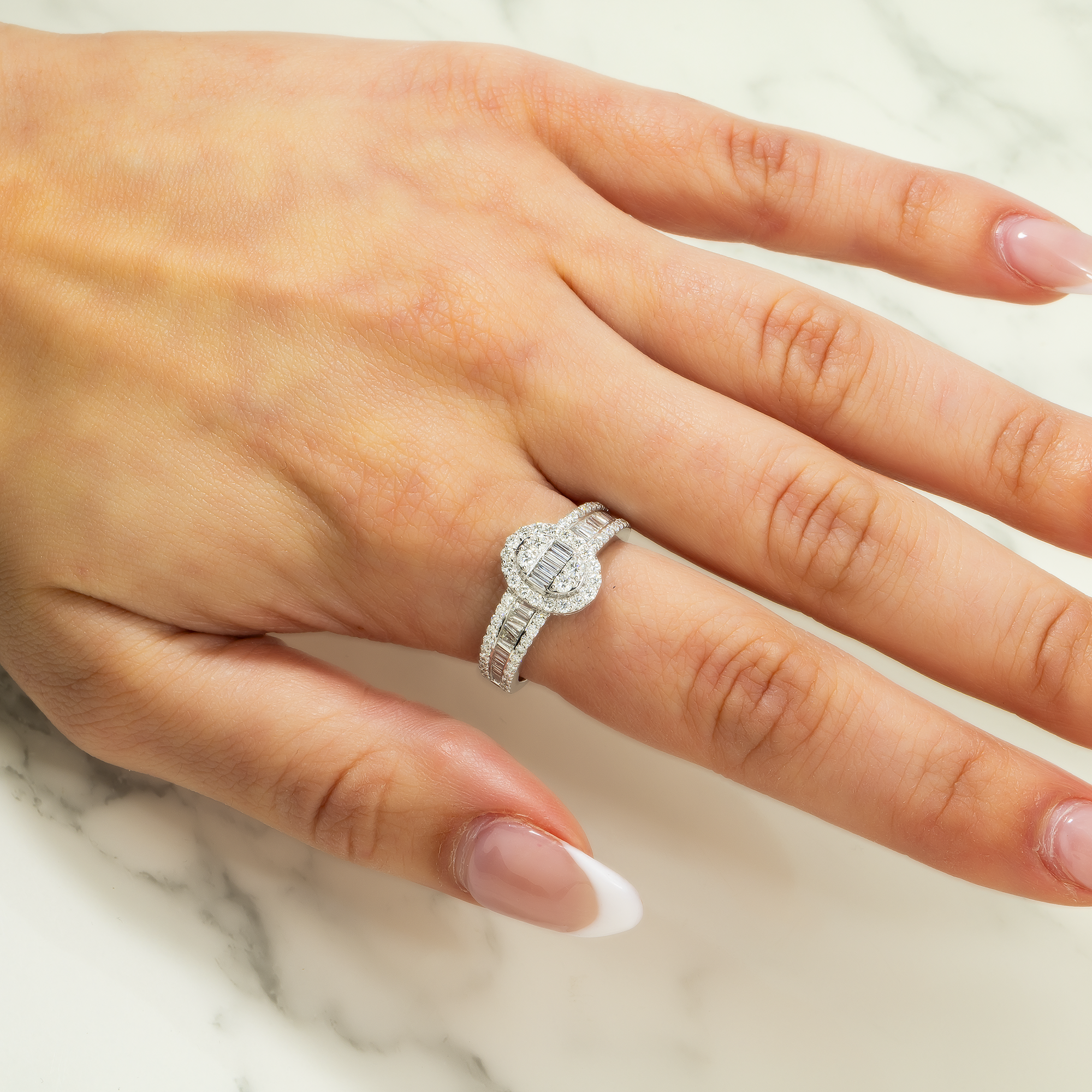 14K GOLD BAGUETTE AND ROUND DIAMOND CLUSTER RING 1.39 CT