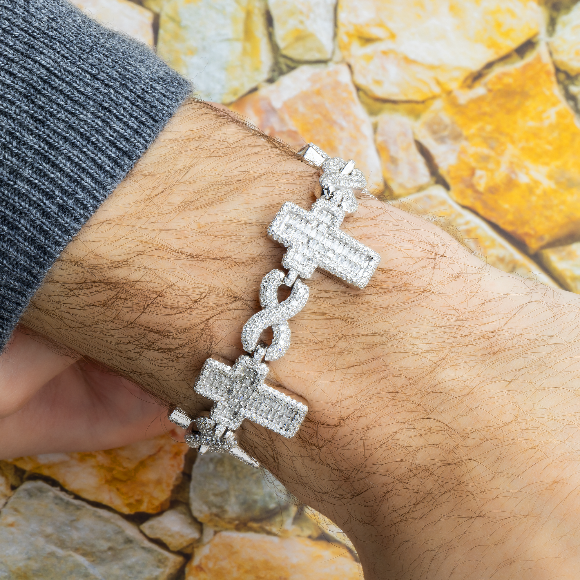 14K GOLD BAGUETTE AND ROUND DIAMONDS CROSS INFINITY CHAIN BRACELET 7.75 CT