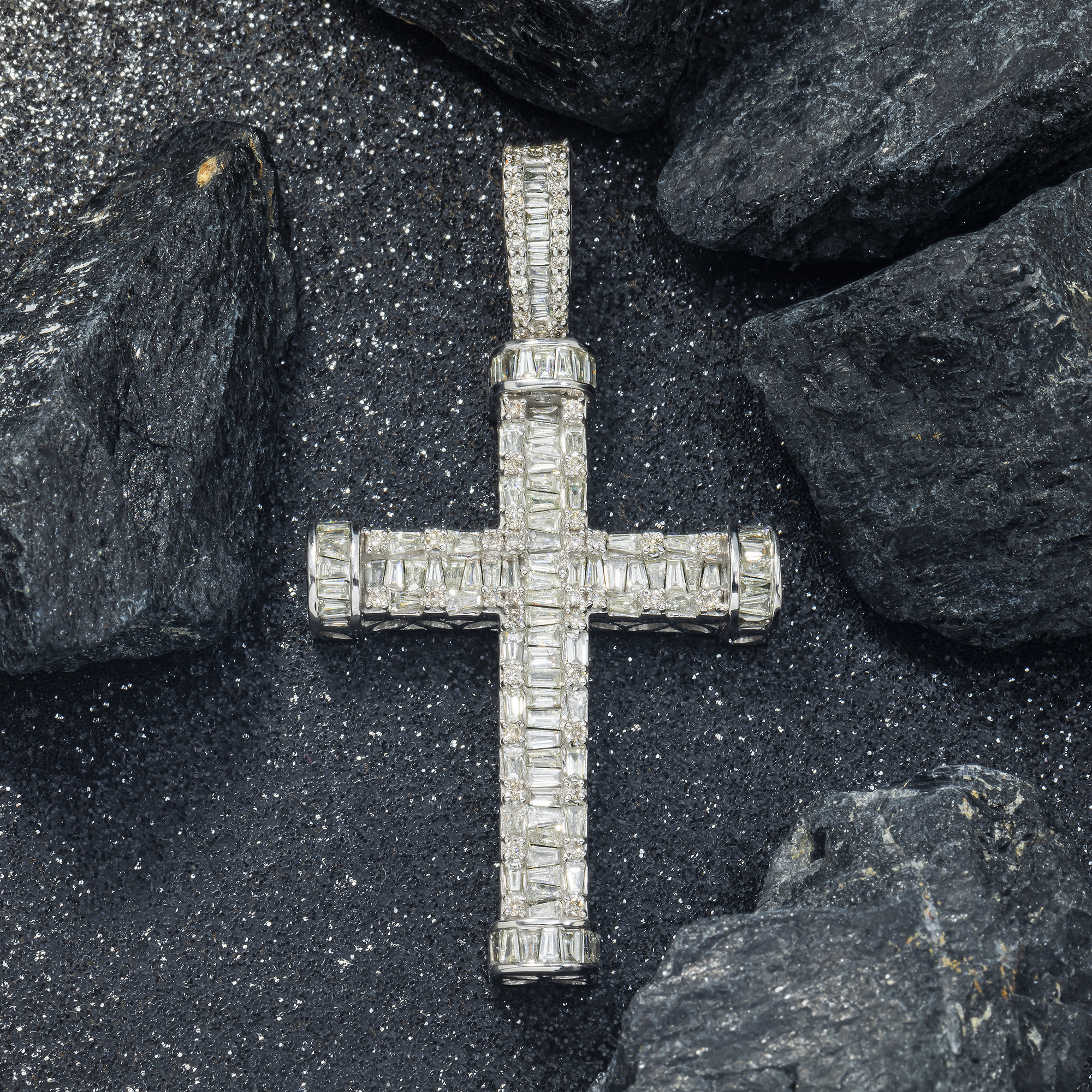 10K GOLD ROUND AND BAGUETTE DIAMOND CROSS PENDANT 3.00 CT