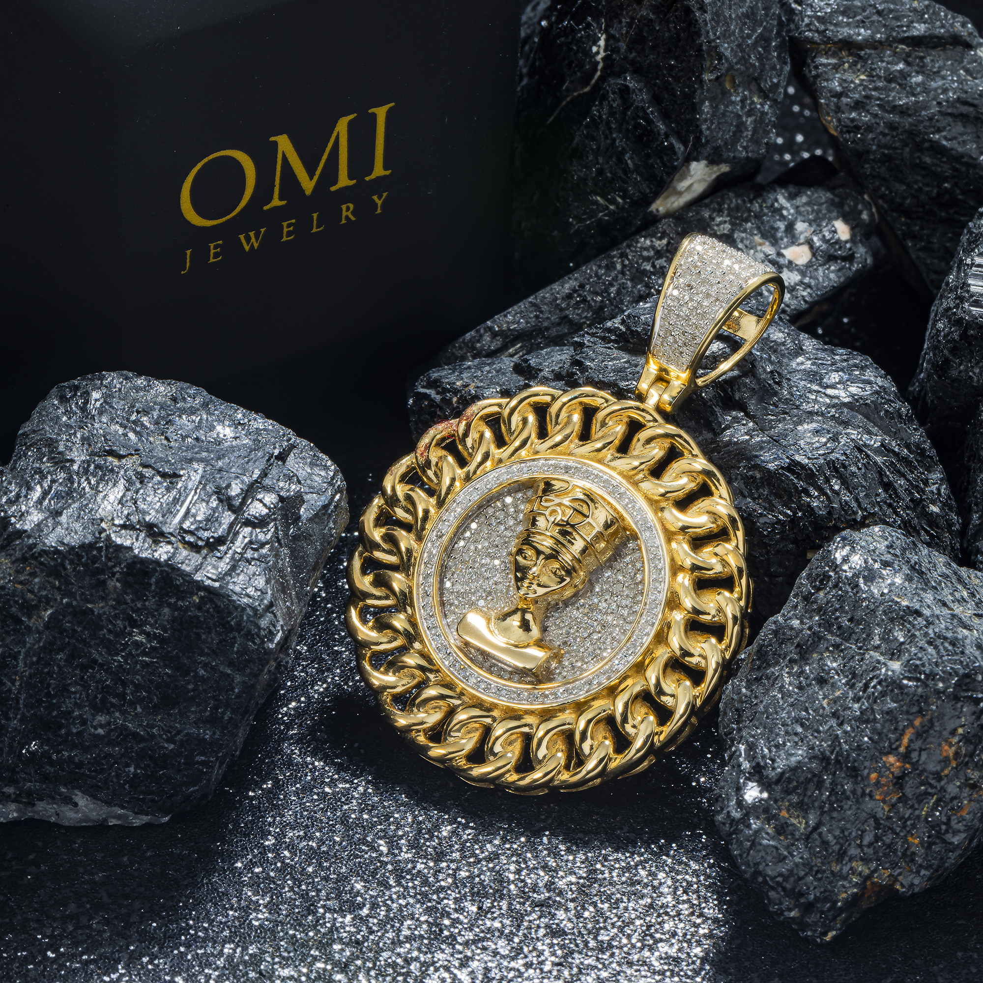 10K GOLD DIAMOND NEFERTITI MEDALLION COIN PENDANT 0.50 CT