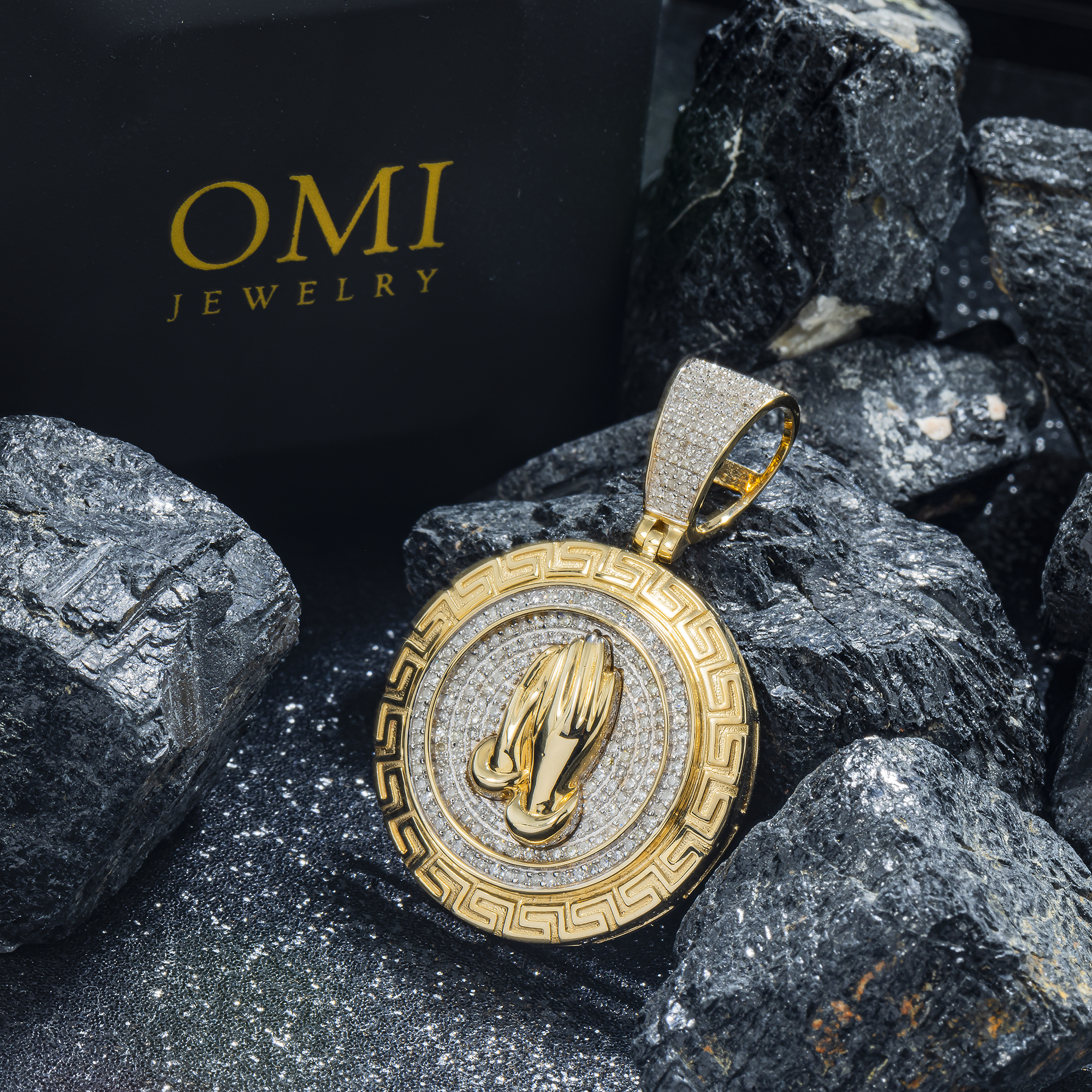 10K GOLD DIAMOND PRAYING HANDS MEDALLION COIN PENDANT 0.65 CT