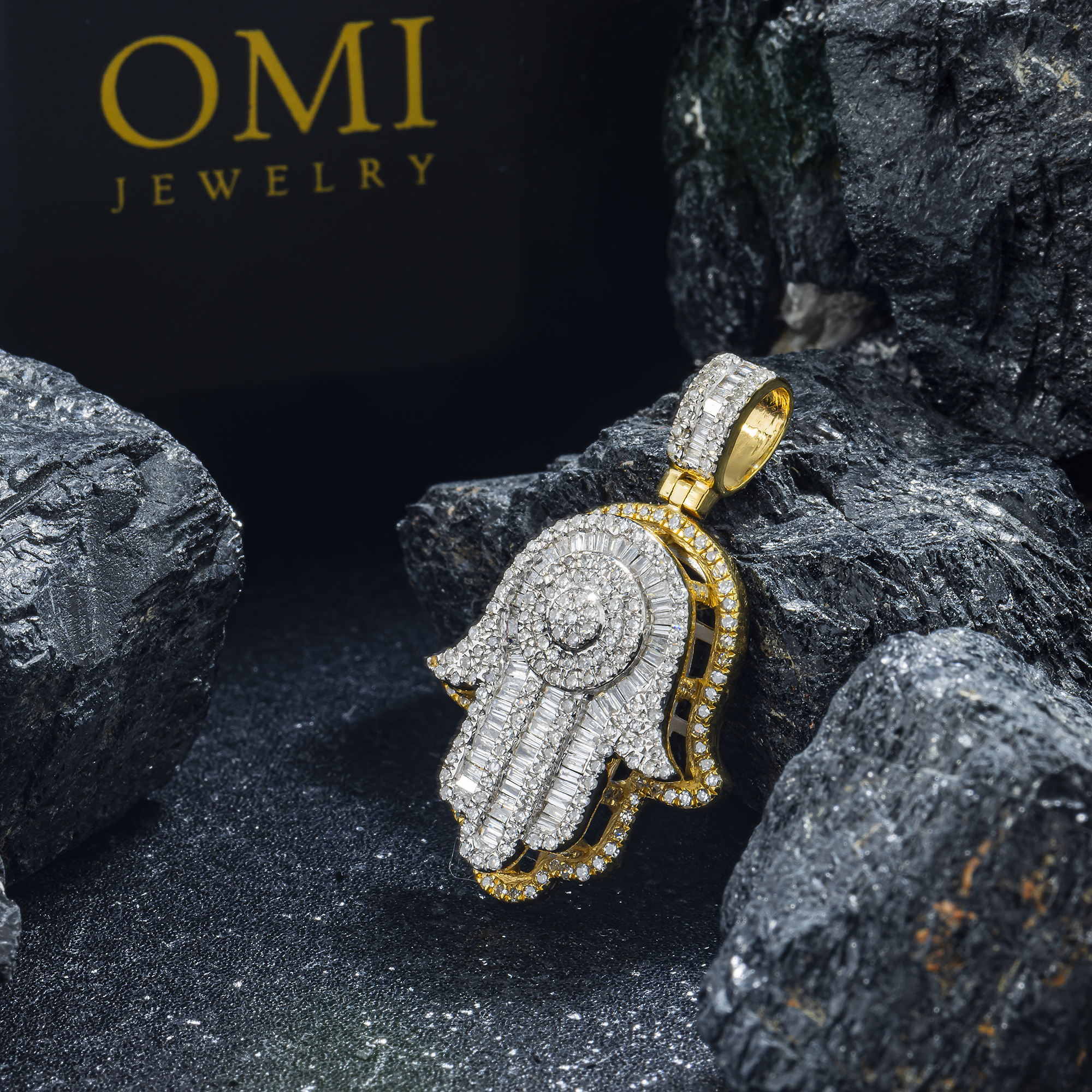 14K GOLD BAGUETTE AND ROUND DIAMOND CLUSTER HAMSA PENDANT 1.00 CT