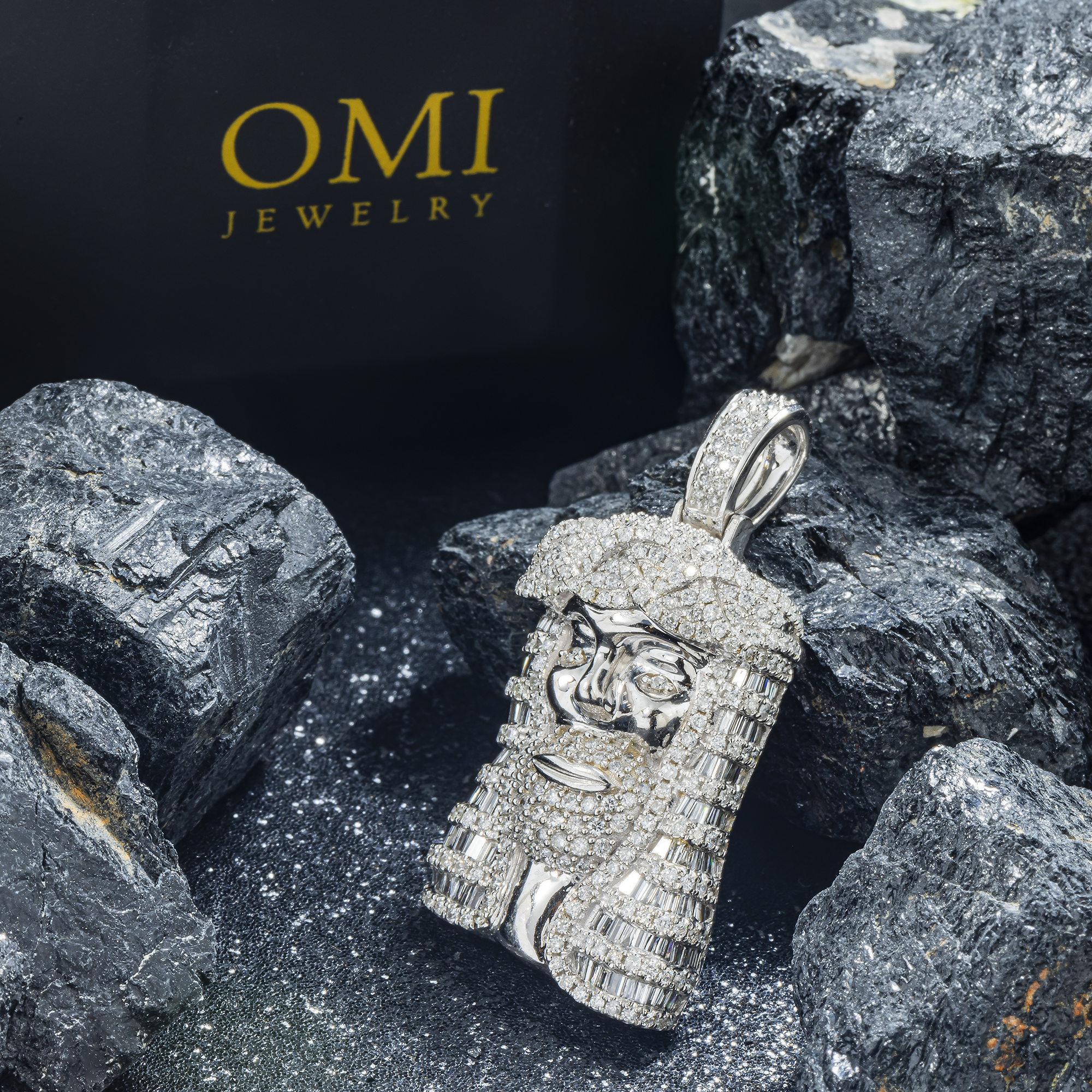 14K GOLD ROUND AND BAGUETTE DIAMOND JESUS HEAD PENDANT 2.50 CT