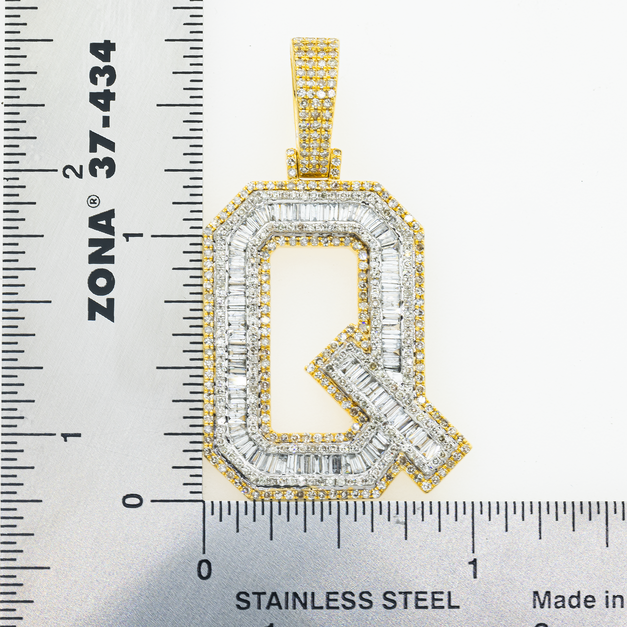 10K GOLD BAGUETTE AND ROUND DIAMOND INITIAL Q PENDANT 2.53 CT