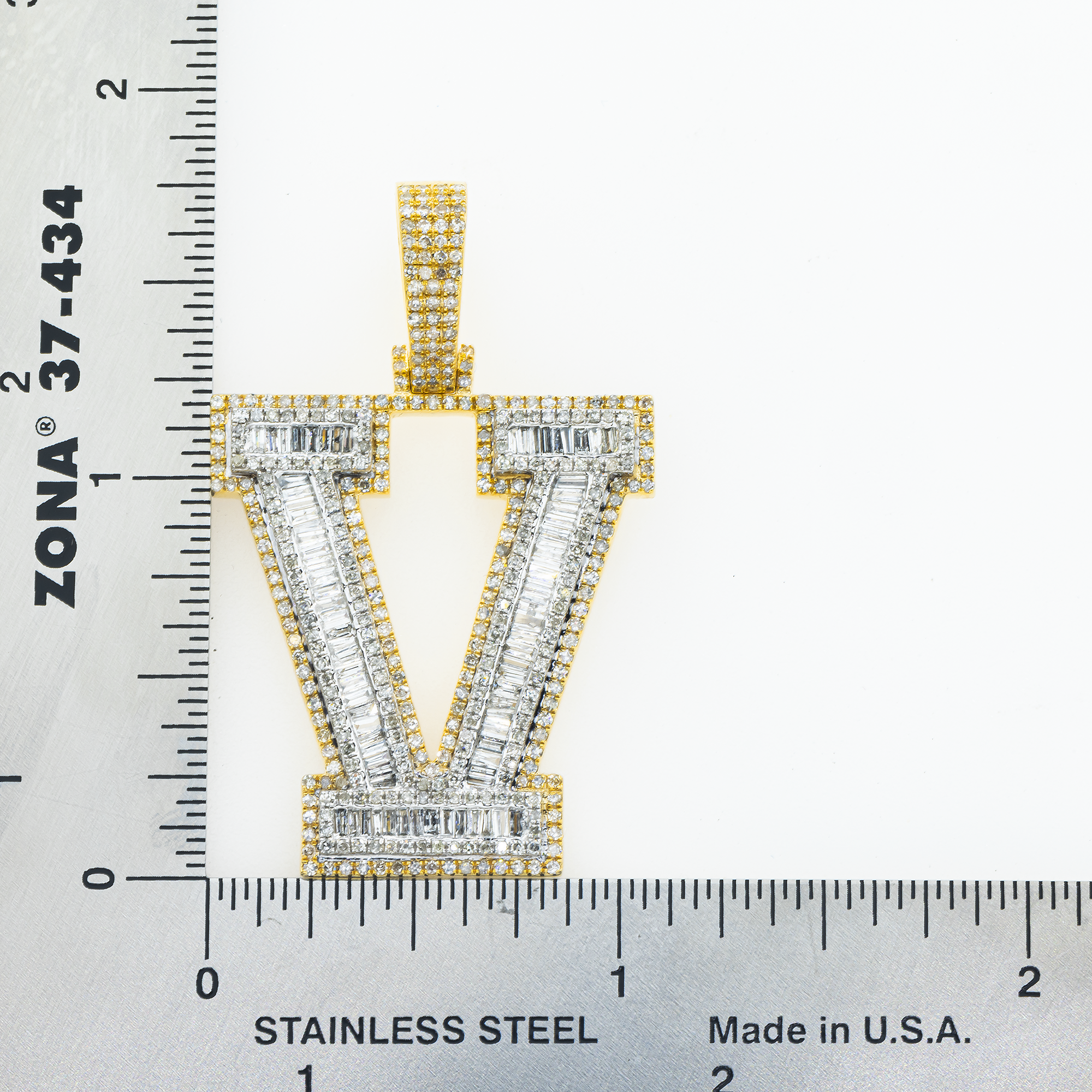 10K GOLD BAGUETTE AND ROUND DIAMOND INITIAL V PENDANT 2.31 CT