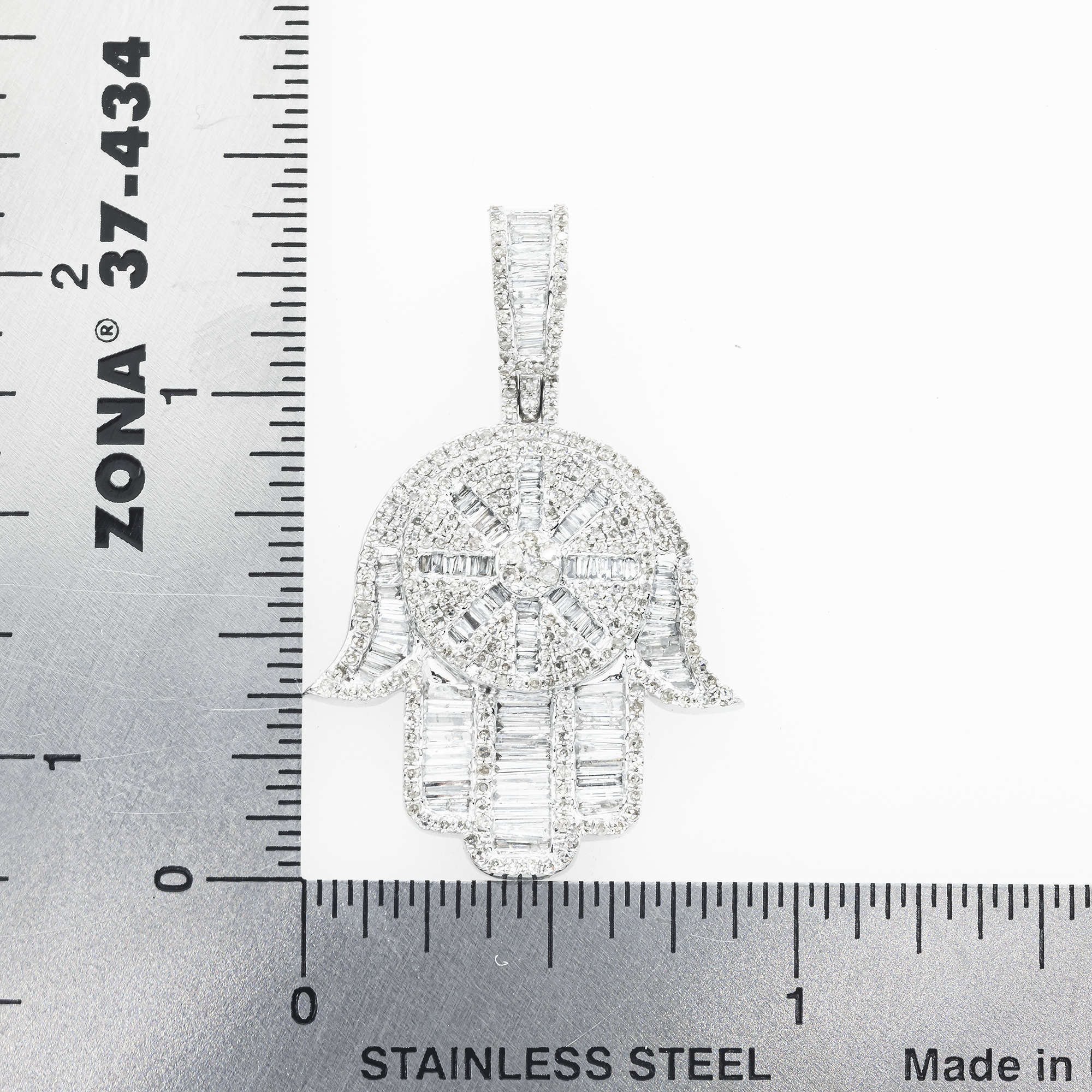 14K GOLD ROUND AND BAGUETTE DIAMOND HAMSA PENDANT 2.05 CT