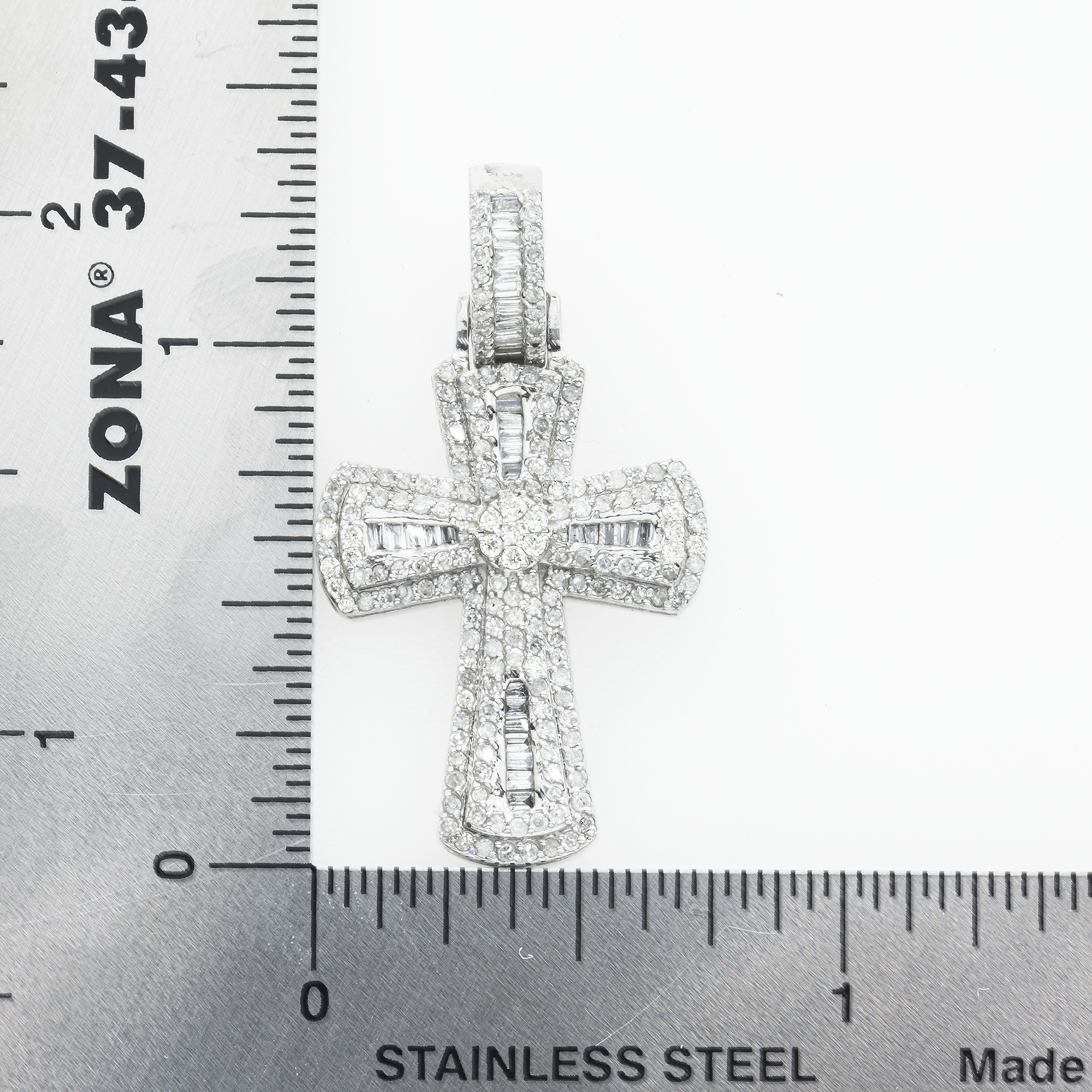 10K GOLD ROUND AND BAGUETTE DIAMOND CROSS PENDANT 1.40 CT