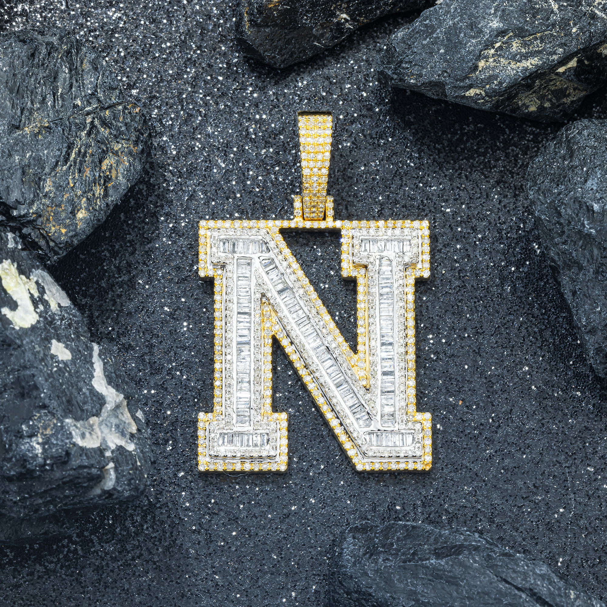 10K GOLD BAGUETTE AND ROUND DIAMOND INITIAL N PENDANT 3.21 CT