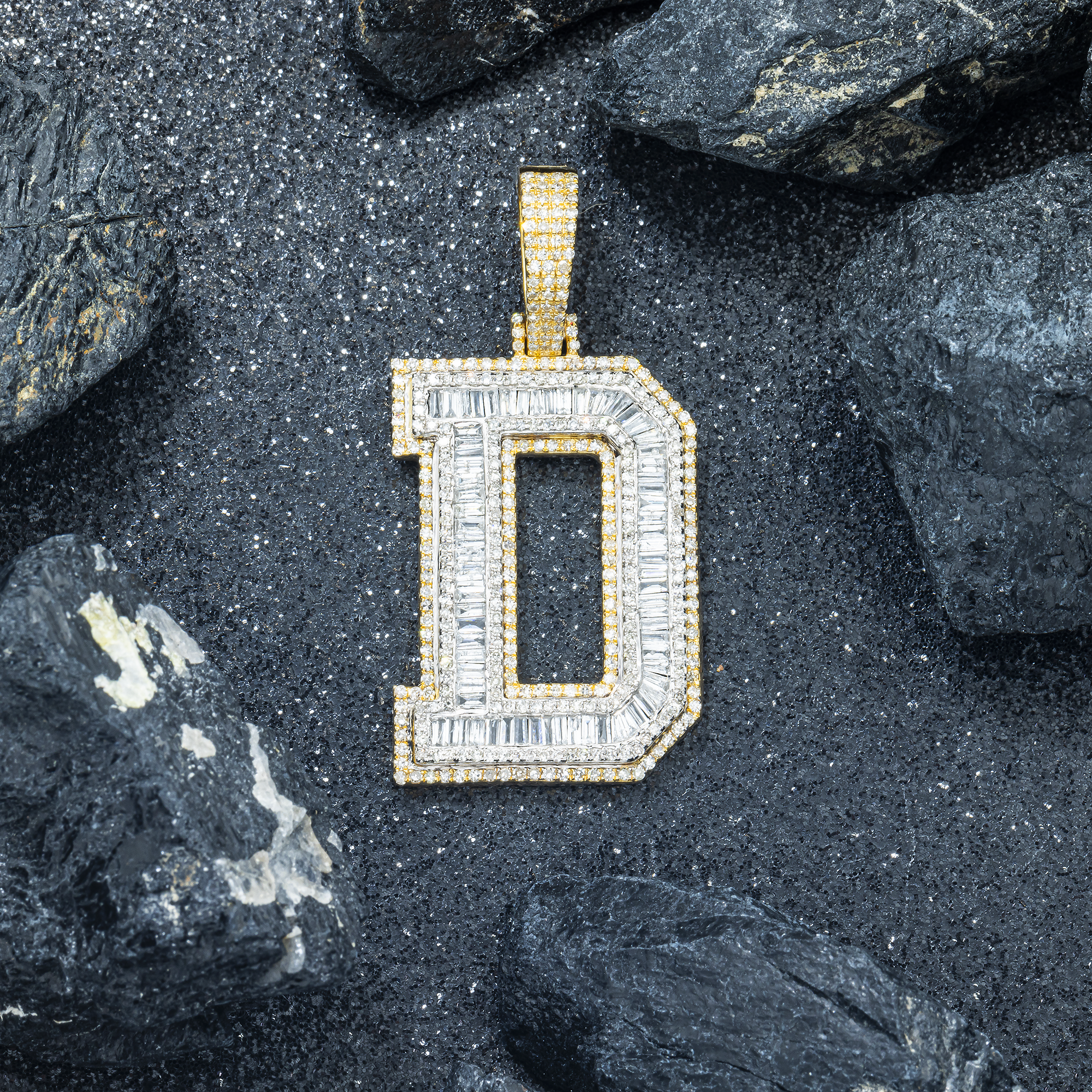 10K GOLD BAGUETTE AND ROUND DIAMOND INITIAL D PENDANT 2.11 CT
