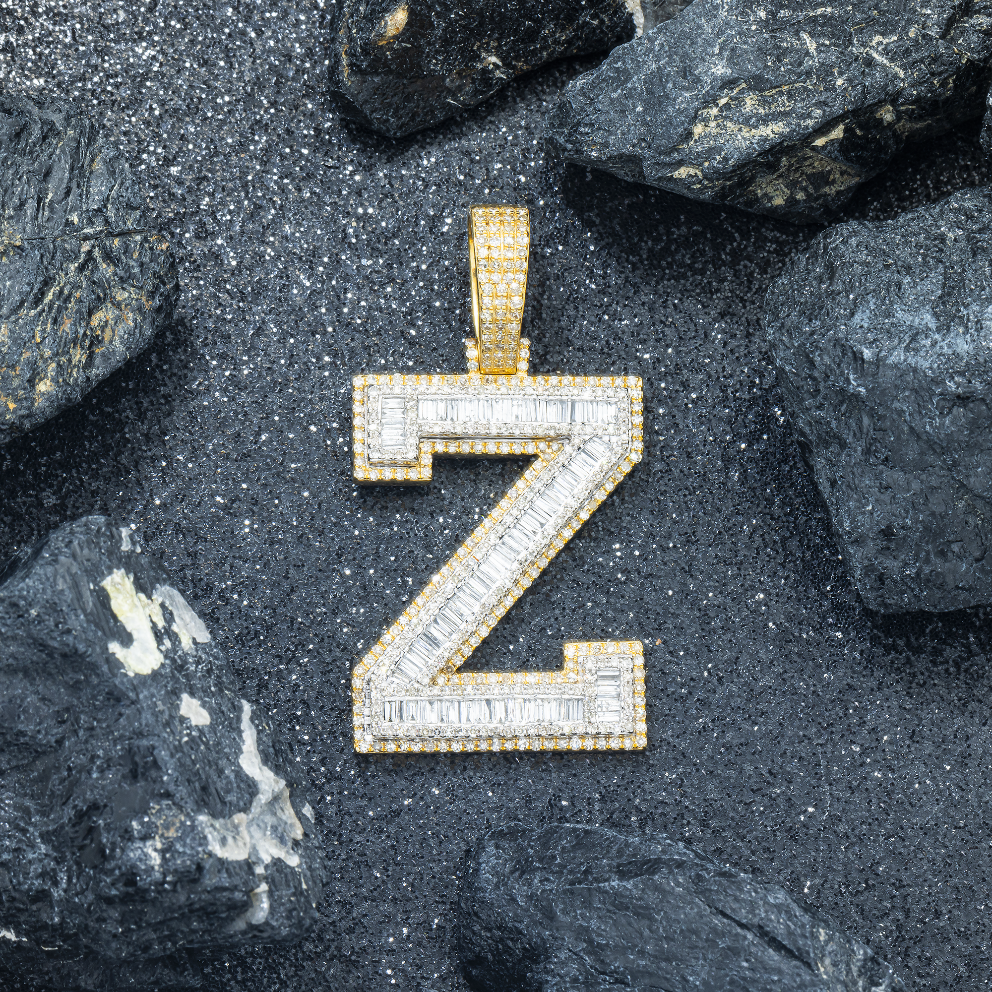 10K GOLD BAGUETTE AND ROUND DIAMOND INITIAL Z PENDANT 2.25 CT