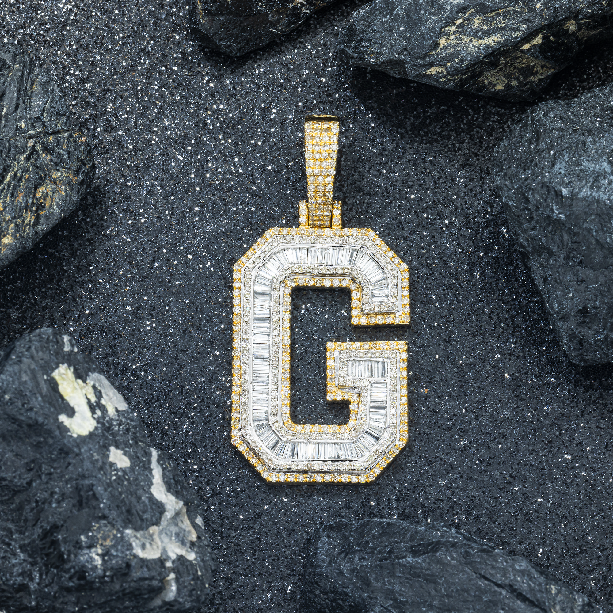 10K GOLD BAGUETTE AND ROUND DIAMOND INITIAL G PENDANT 2.31 CT