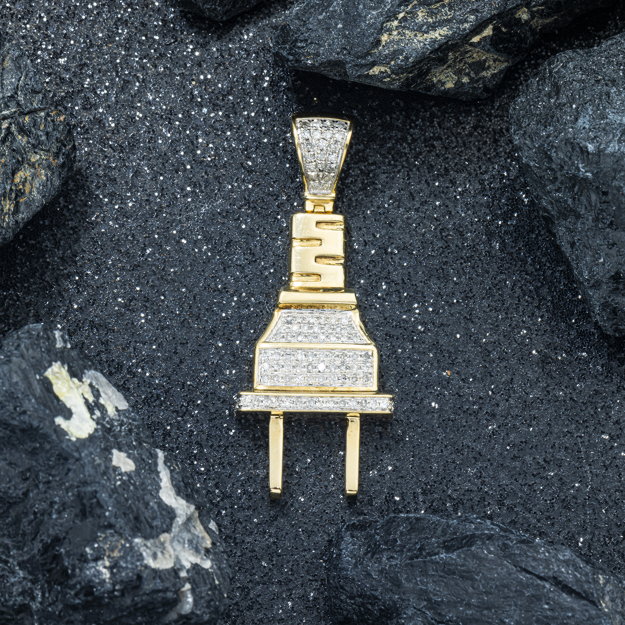 10K GOLD DIAMOND PLUG PENDANT 0.70 CT