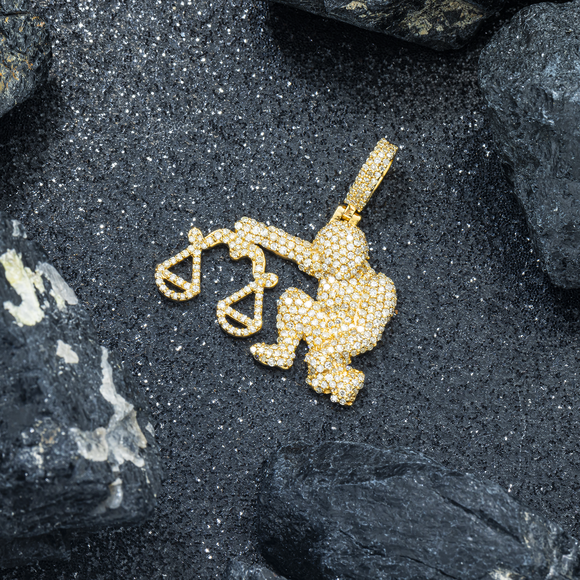 10K GOLD DIAMOND GORILLA HOLDING SCALES PENDANT 1.25 CT