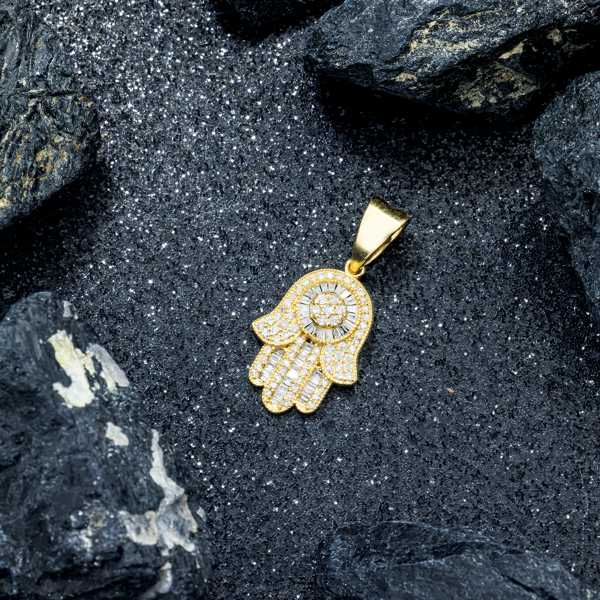 14K GOLD BAGUETTE AND ROUND DIAMOND HAMSA PENDANT 0.60 CT