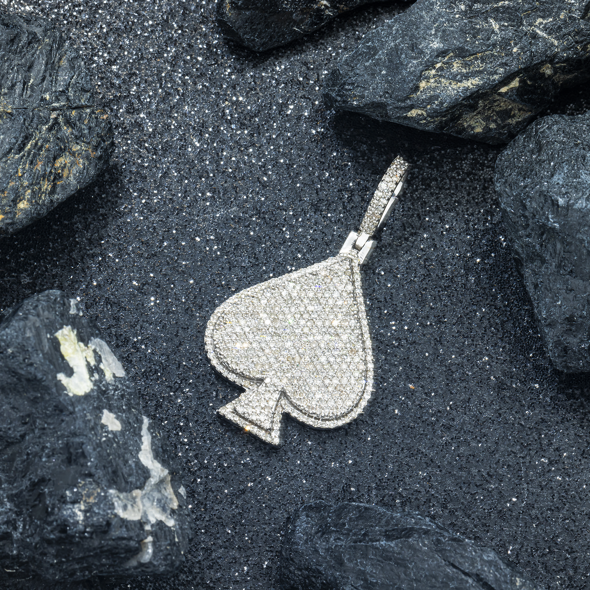 10K GOLD DIAMOND SPADE PENDANT 1.75 CT