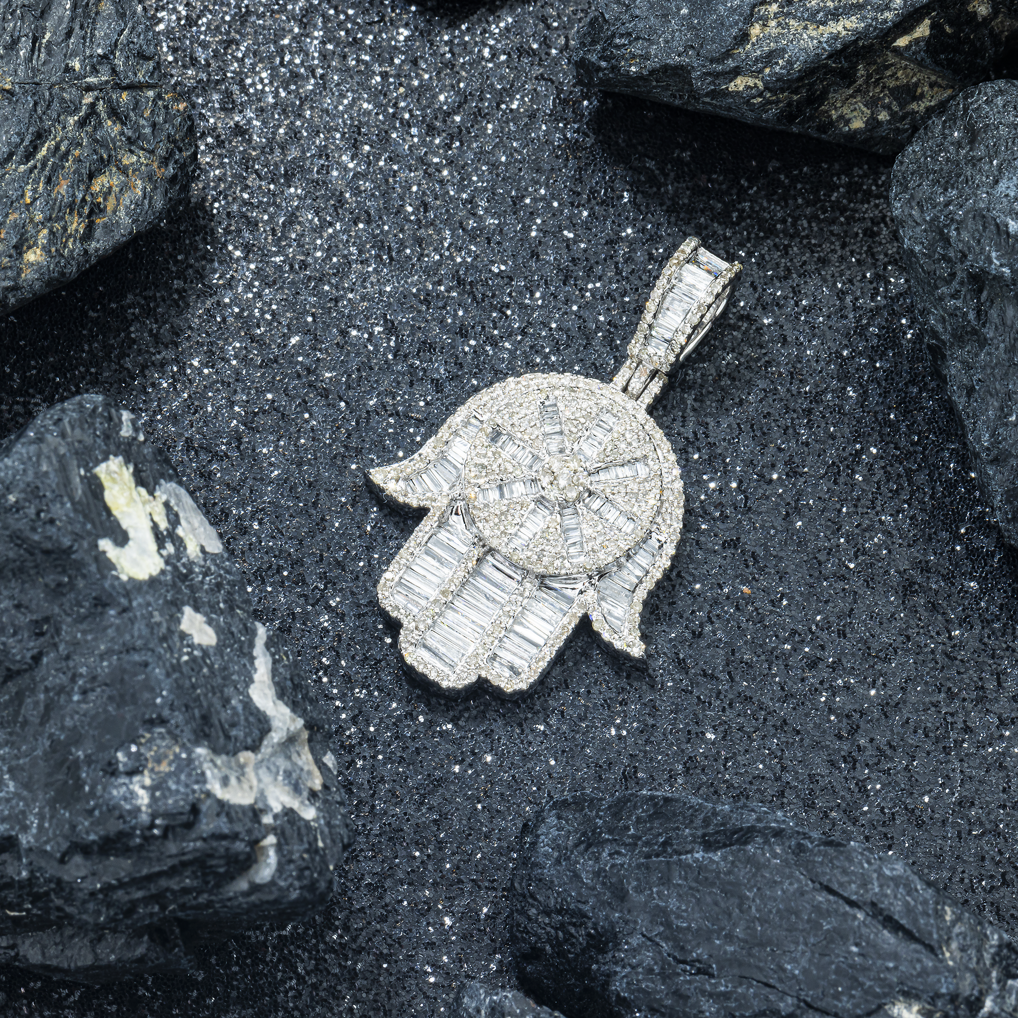 14K GOLD ROUND AND BAGUETTE DIAMOND HAMSA PENDANT 2.05 CT