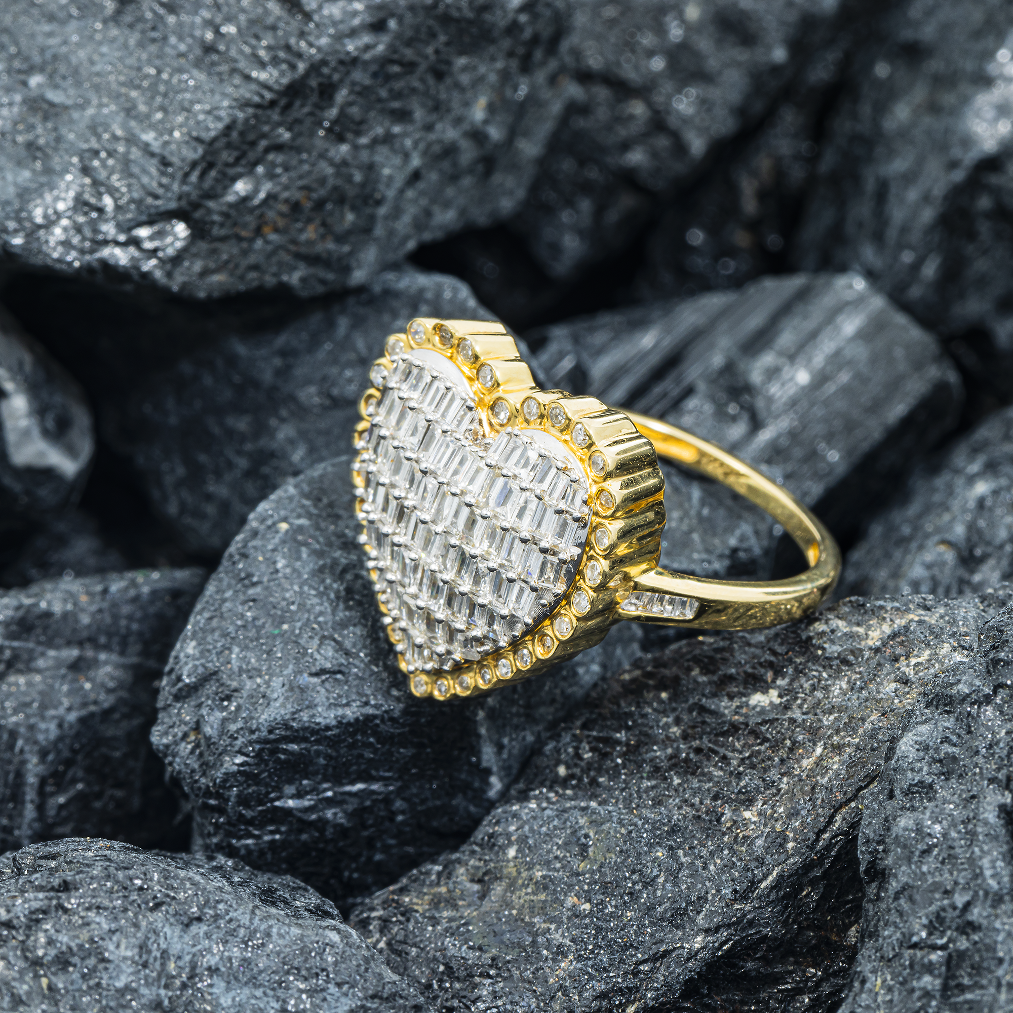 14K GOLD BAGUETTE AND ROUND DIAMOND DOME HEART RING 0.80 CT