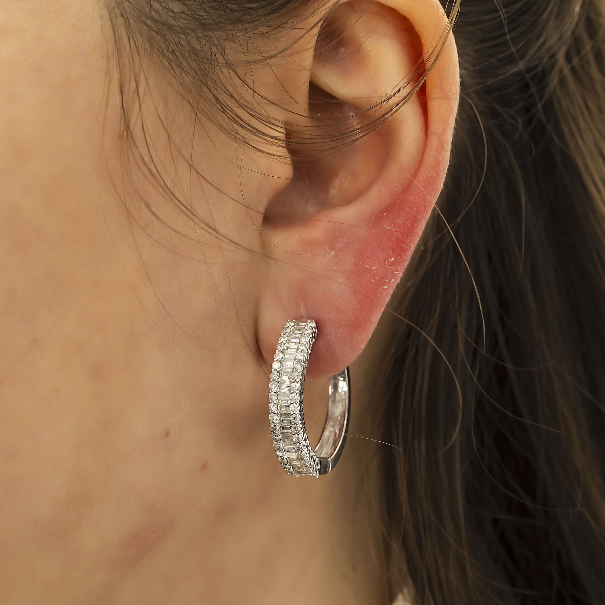 14K GOLD BAGUETTE AND ROUND DIAMOND SMALL HOOP EARRINGS 2.11 CTW