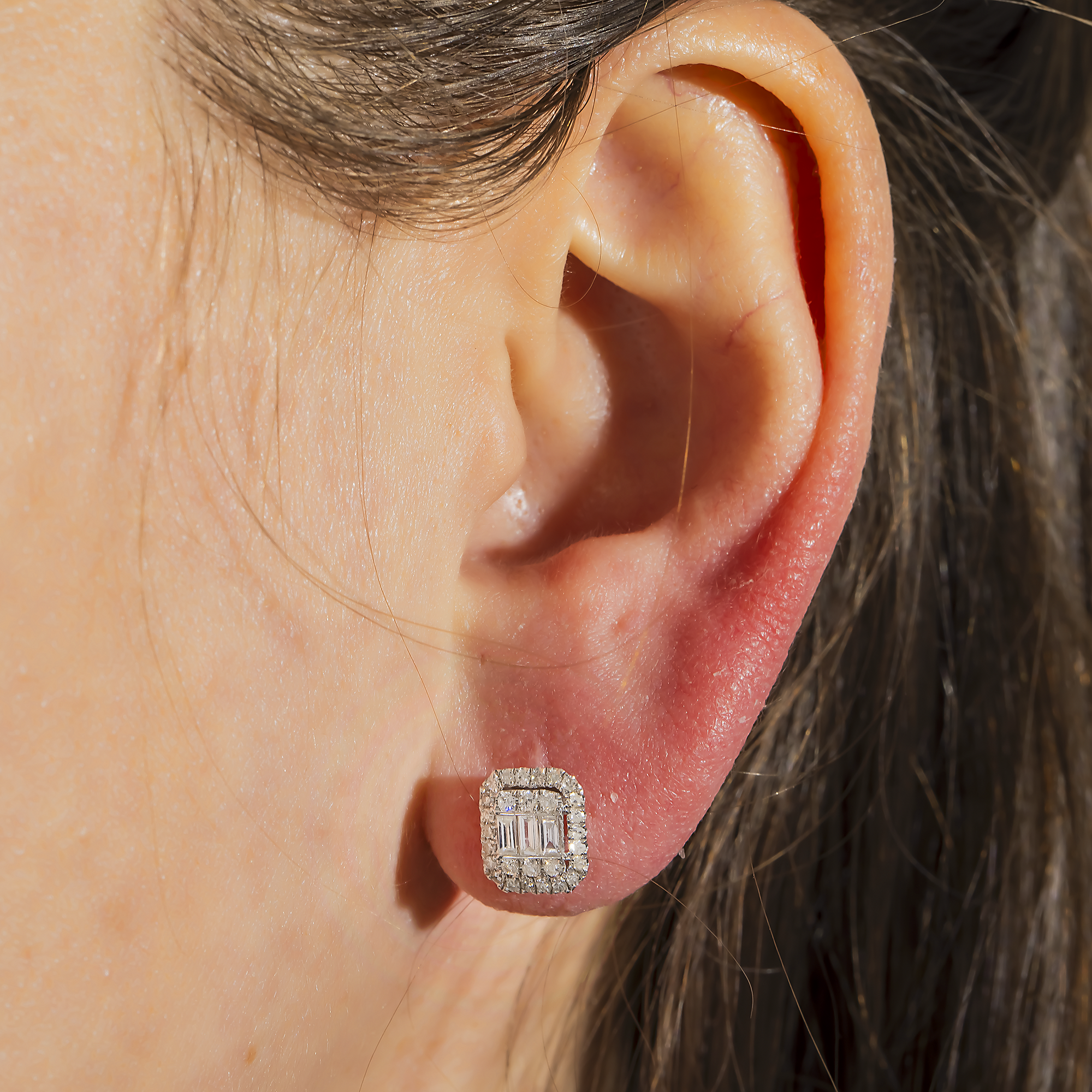 14K GOLD BAGUETTE AND ROUND DIAMOND EARRINGS 0.58 CTW