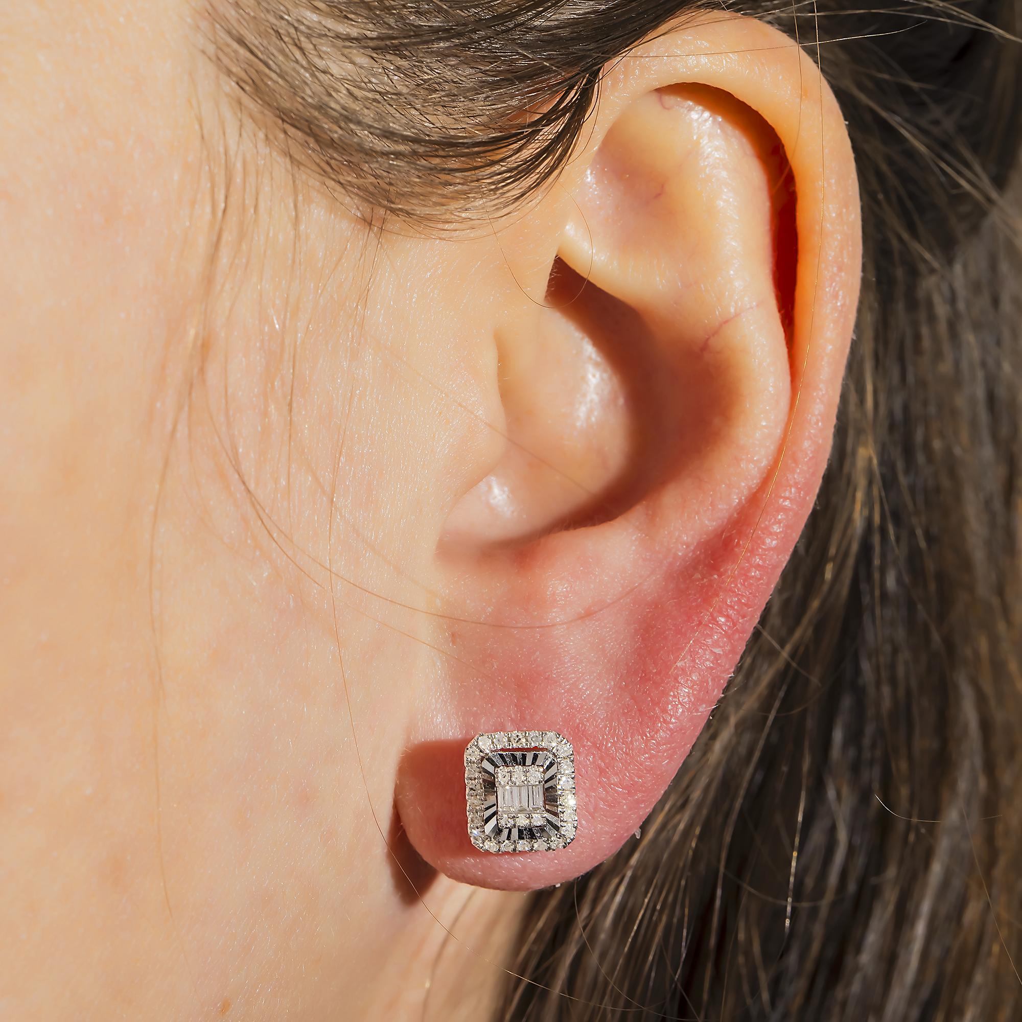 14K GOLD BAGUETTE AND ROUND DIAMOND EARRINGS 0.35 CTW