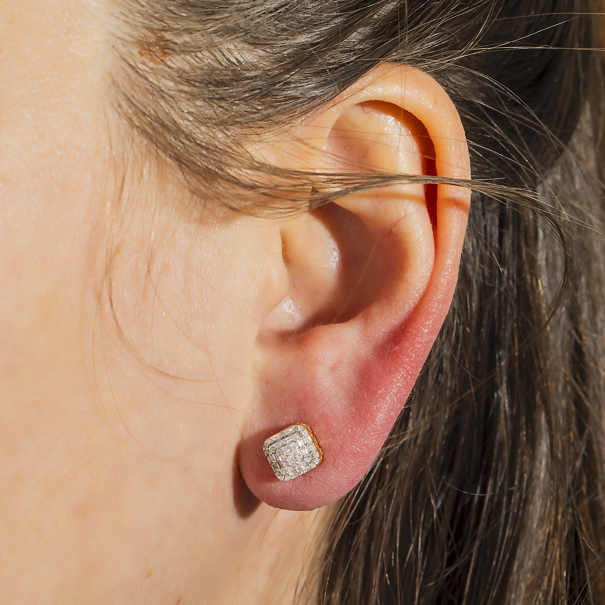 14K GOLD ROUND AND BAGUETTE DIAMOND CLUSTER EARRINGS 0.30 CTW