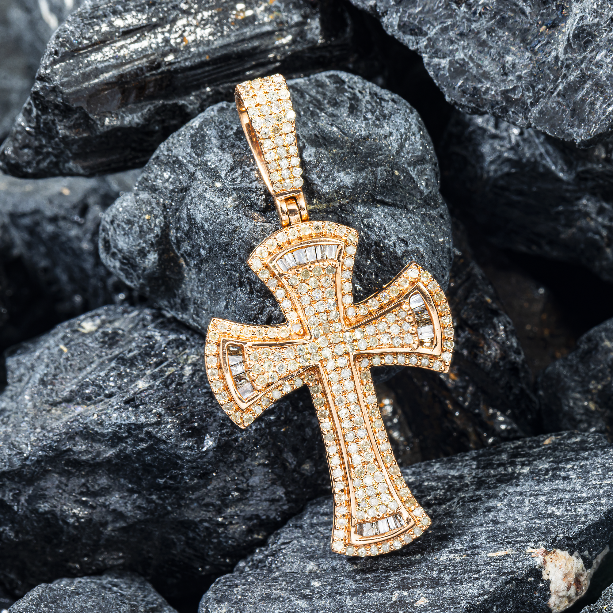 10K GOLD BAGUETTE AND ROUND DIAMOND CROSS PENDANT 1.28 CT