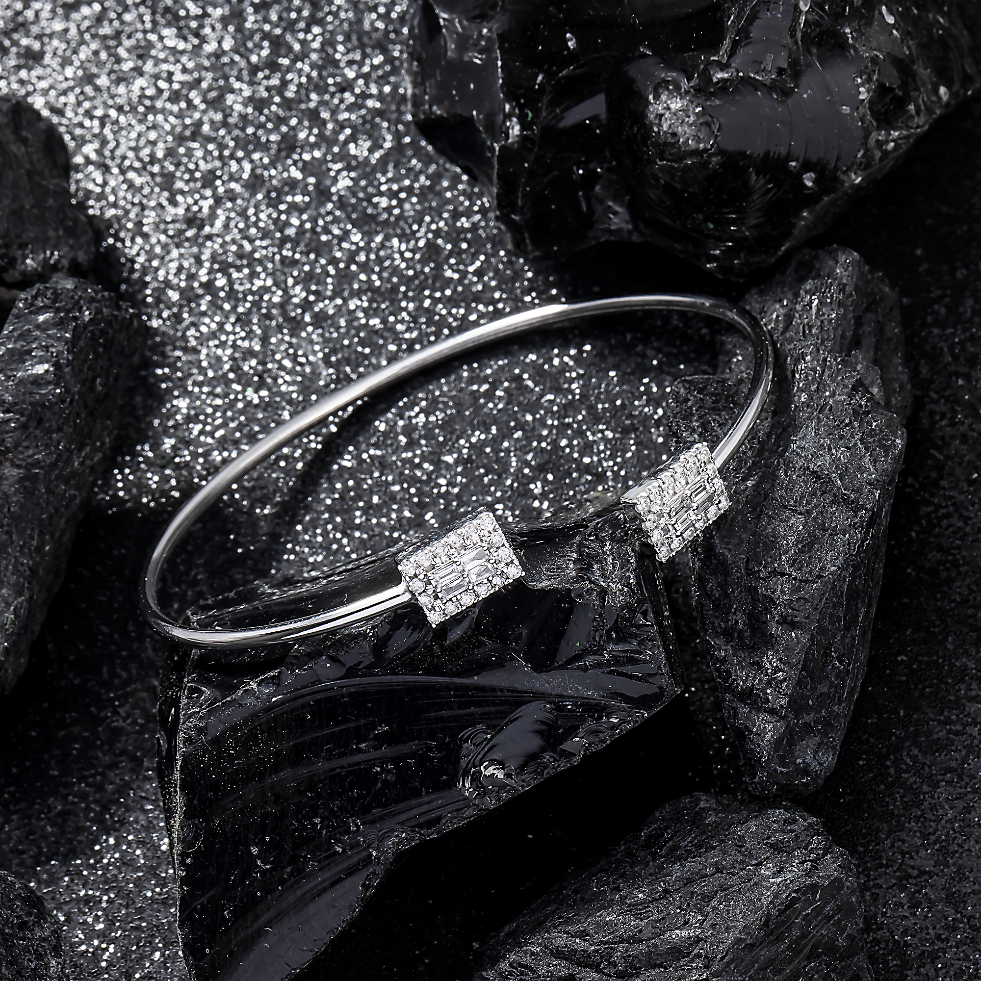 14K GOLD BAGUETTE AND ROUND DIAMOND THIN OPEN BANGLE BRACELET 0.49 CT