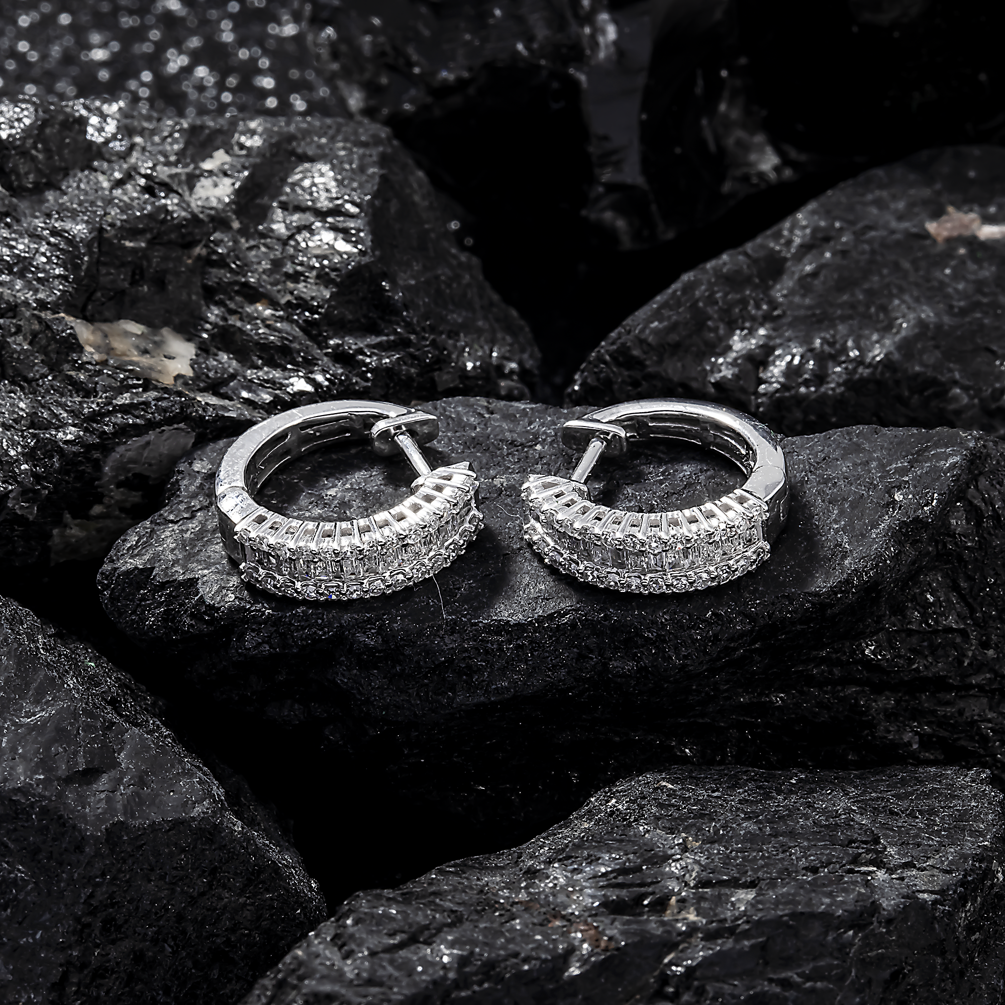 14K GOLD BAGUETTE AND ROUND DIAMOND SMALL HOOP EARRINGS 0.49 CTW