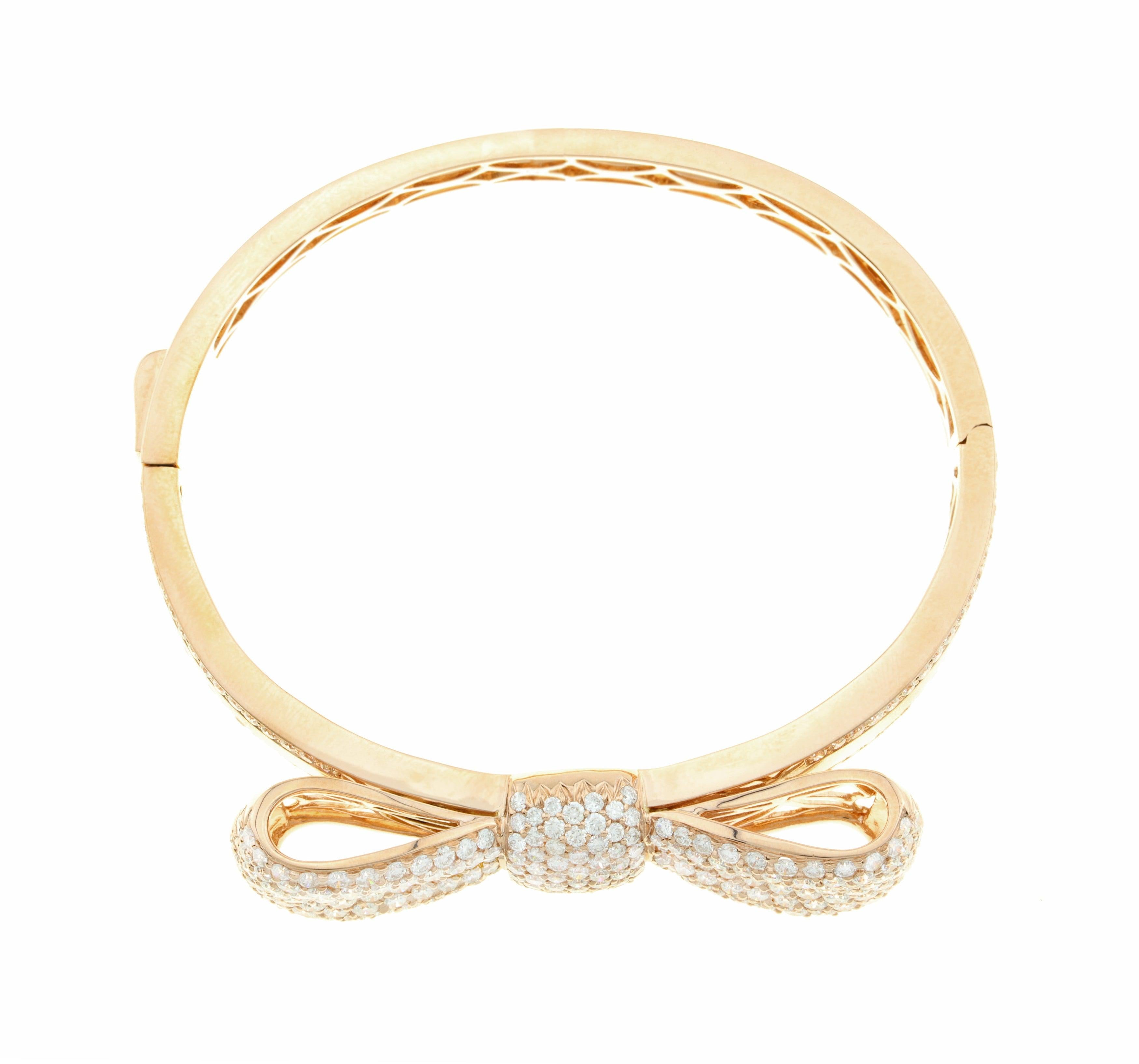 18K Yellow Gold Diamond Bow Design Bangle With Round Cut Diamonds 8.22CT