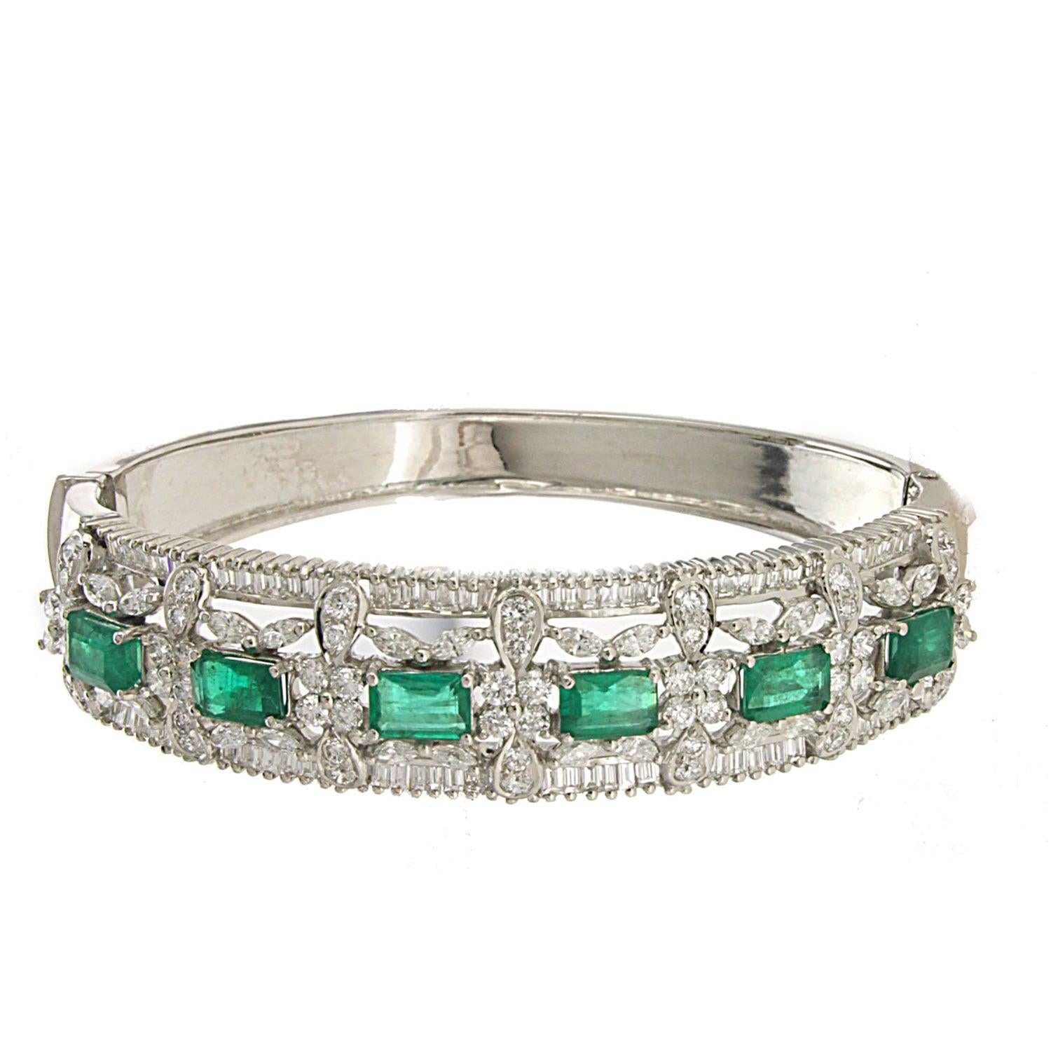 Ladies Diamond and Green Emerald Bagnle