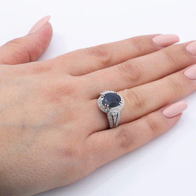 18K White Gold Round Shaped Sapphire Ring