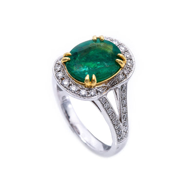 18K White Gold Round Shaped Emerald Ring