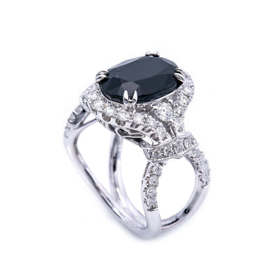 18K White Gold Round Shaped Sapphire Ring